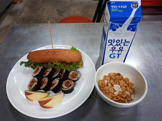 아침 특식.jpg