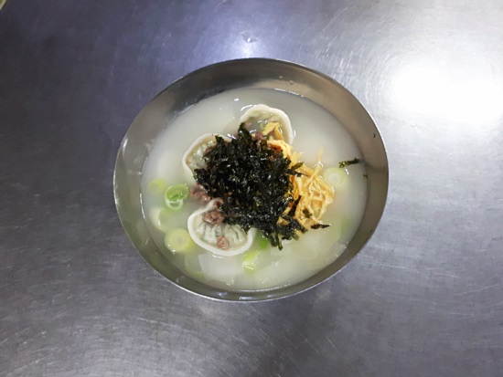떡만둣국.jpg